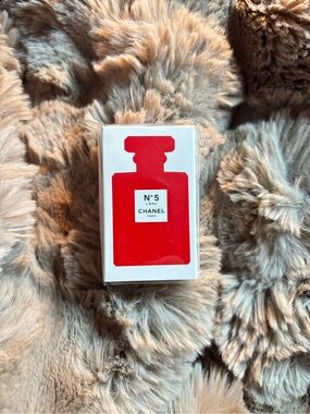 CHANEL N°5 L'EAU Red Bottle Art Print